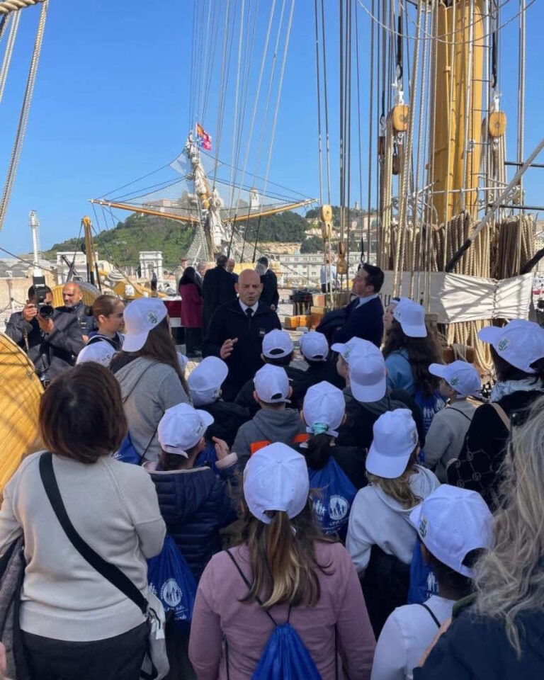 I BAMBINI DI PIEVE TORINA ACCOLTI A BORDO DELL’AMERIGO VESPUCCI