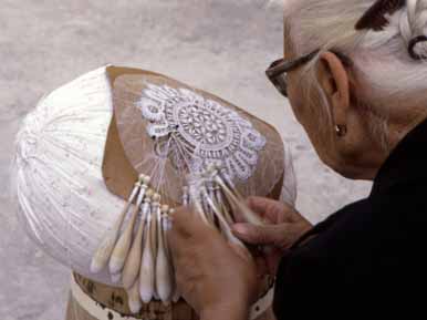 Offida incanta l’Expo di Osaka con l’arte del tombolo