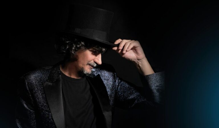 Una grande serata musicale a Piazza Piacentini. La qualità musicale di Sergio Cammariere e la felicità di un concerto davvero raffinato nel cuore antico di San Benedetto.