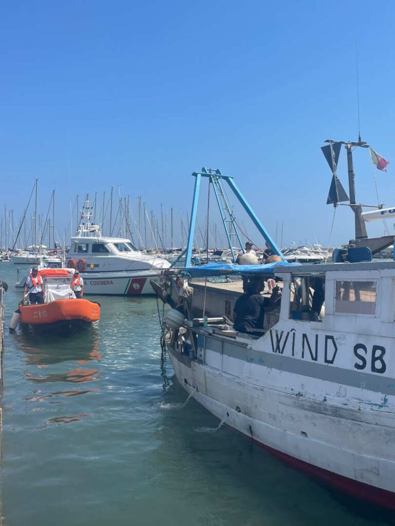 Ancora un intervento di soccorso a favore di un peschereccio che rischia di affondare