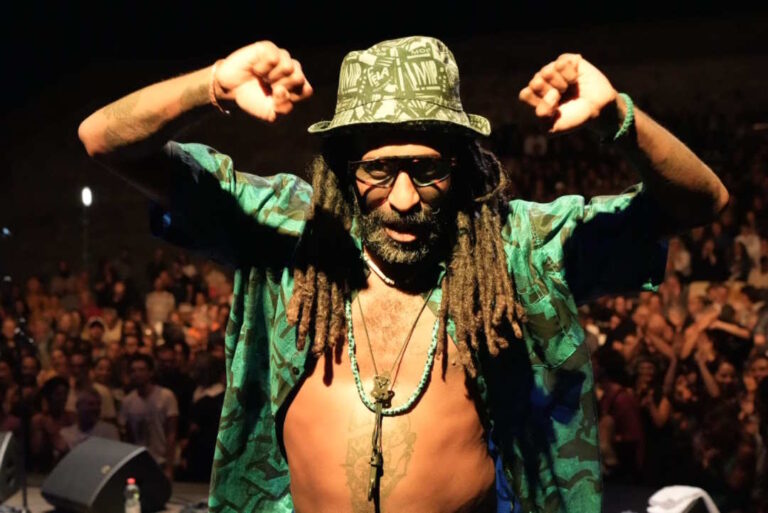 SUCCESSO STREPITOSO PER L’OSPITE INTERNAZIONALE SEUN KUTI CHE HA RICEVUTO IL PREMIO ADRIATICO MEDITERRANEO