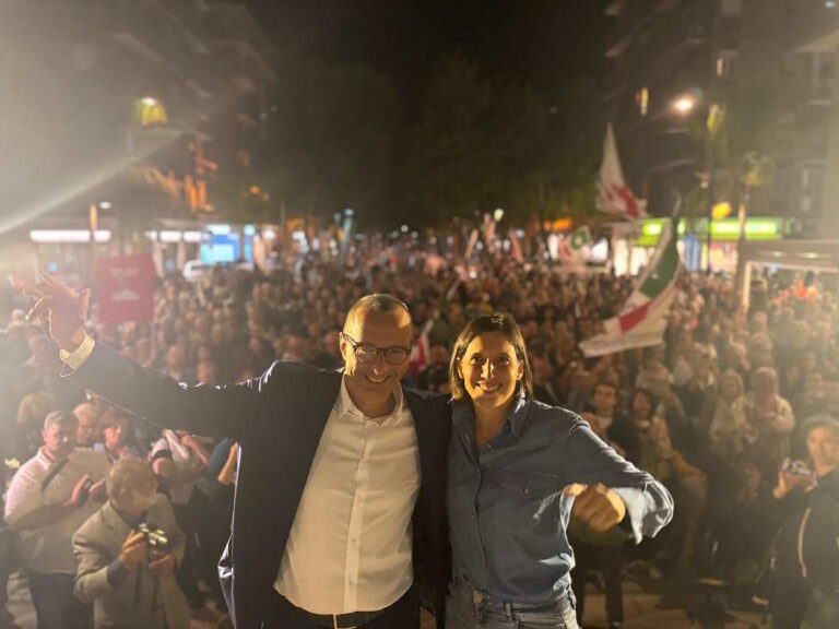 Piazze strapiene per Ricci e Schlein a Fano e a Porto San Giorgio