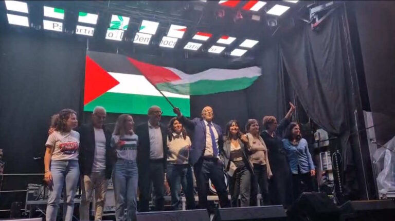 In migliaia ad Ancona per Ricci: “Sarò il presidente di tutti”