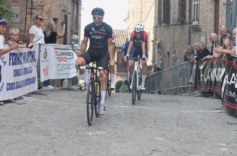 Il 28° Il 28°Trofeo Maria Santissima Addolorata premia lo spunto vincente di Andrea Buti premia lo spunto vincente di Andrea Buti