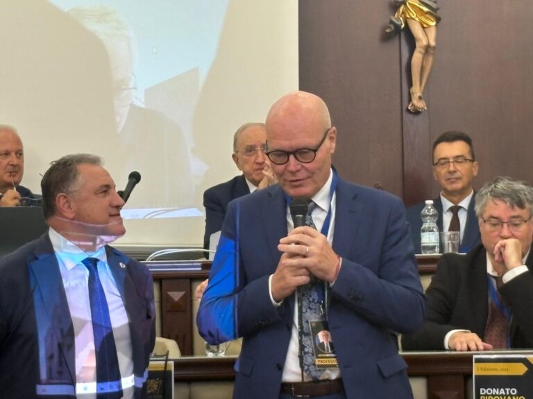 Il rettore Mc Court tra i premiati della prima edizione di “Leva la testa e fa che t’assicuri”