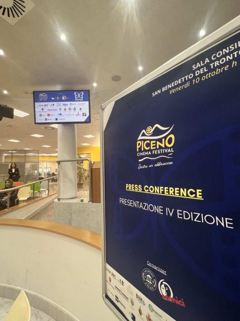 Settimio, moderatore artificiale, presenta il Piceno Cinema Festival in tandem con Giuseppe Argiuolo
