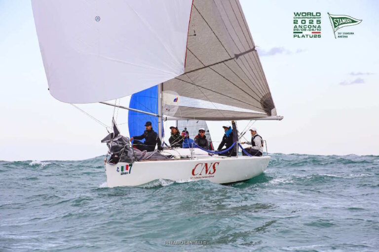 Vela, Mondiale Platu 25: il Cns conquista il podio nella categoria “Mixed”