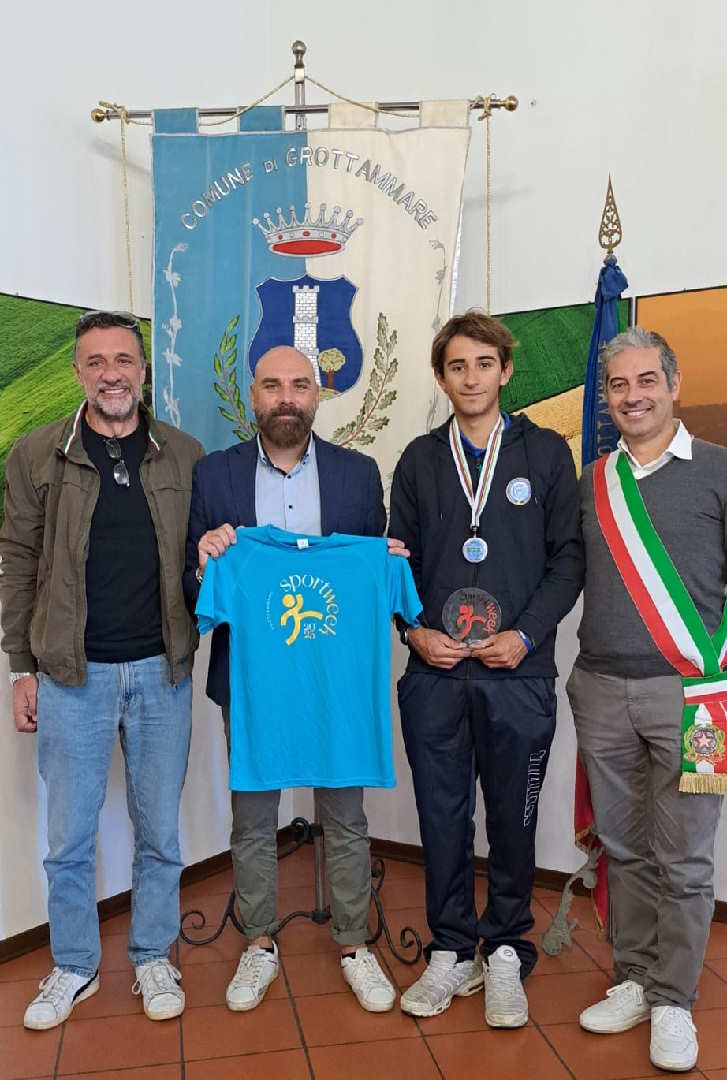 Emidio Silenzi, a Palazzo Ravenna il campione che dialoga con il mare