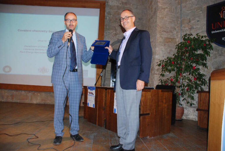 Collaborazione scientifica tra UniCam e il Premio Nobel per la Chimica 2025