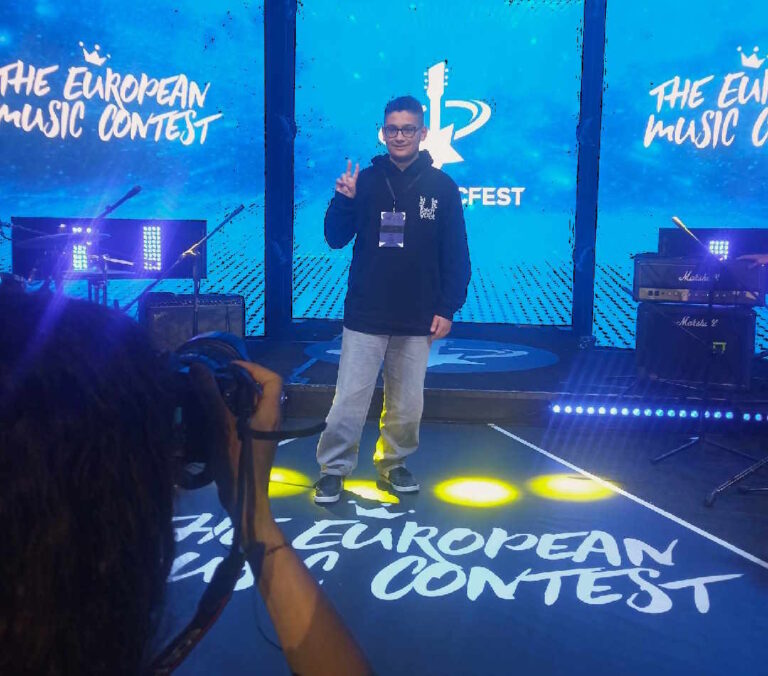 IL GIOVANE BASSISTA SAMBENEDETTESE FRANCESCO ARGIUOLO VINCE IL “TOUR MUSIC FEST”, IL PIÙ GRANDE MUSIC CONTEST D’EUROPA