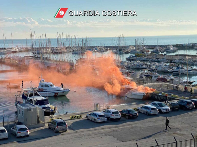 Esercitazione marittima antincendio nel porto di San Benedetto del Tronto