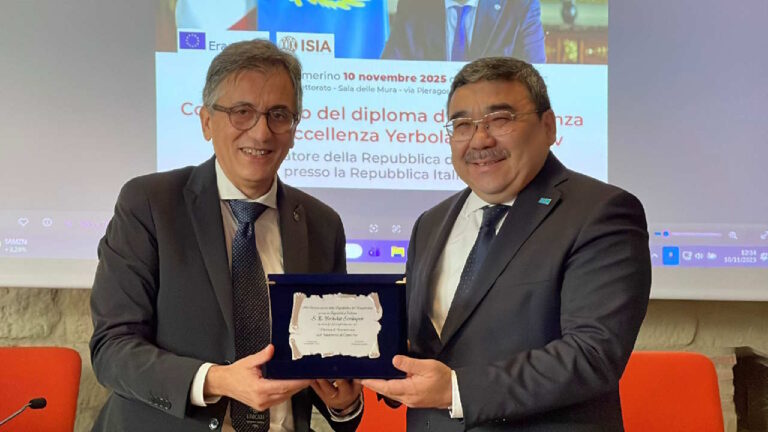 L’UniCam conferisce il Diploma di Benemerenza a S.E. Yerbolat Sembayev, Ambasciatore della Repubblica del Kazakistan in Italia