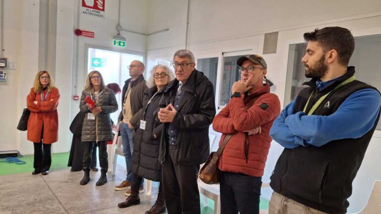 Assemblea sindacale con i lavoratori Finproject alla presenza di Maurizio Landini