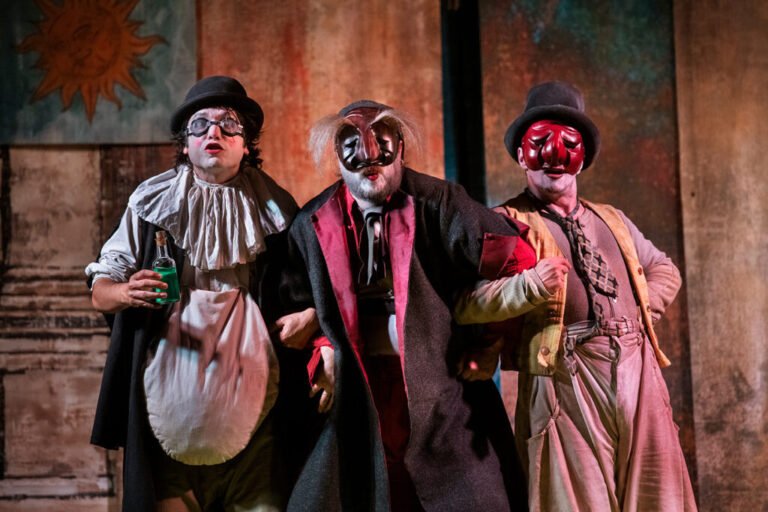 DOMENICA 14 DICEMBRE SI INAUGURA LA RASSEGNA DEL TEATRO LUIGI MERCANTINI DI RIPATRANSONE CON “LA MANDRAGOLA. FACETISSIMA COMMEDIA DELL’ARTE” DI STIVALACCIO TEATRO