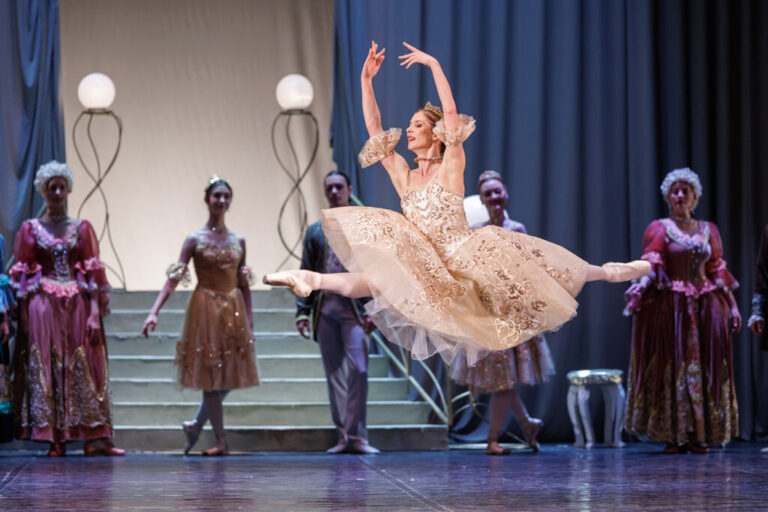 SABATO 27 DICEMBRE AL TEATRO ROSSINI DI CIVITANOVA MARCHE IL BALLETTO DEL TEATRO DELL’OPERA NAZIONALE RUMENA DANZA “CENERENTOLA”