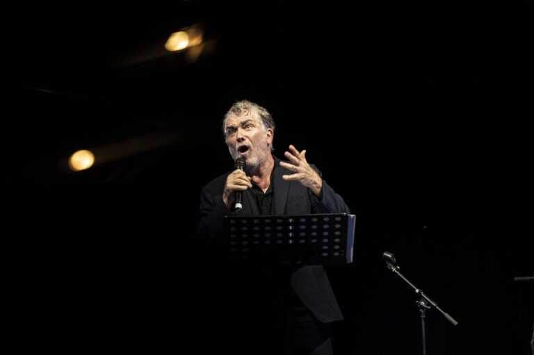 RECANATI, DOMENICA 21 DICEMBRE AL TEATRO PERSIANI GIOELE DIX IN “MA PER FORTUNA CHE C’ERA IL GABER”