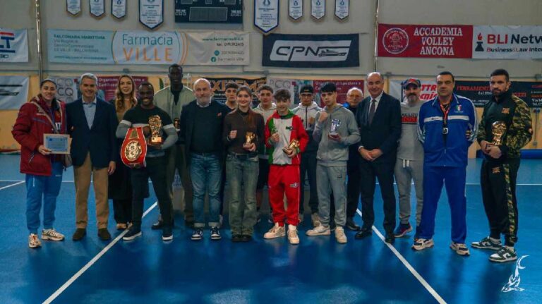 La carica dei cento pugili marchigiani al Palabrasili di Ancona