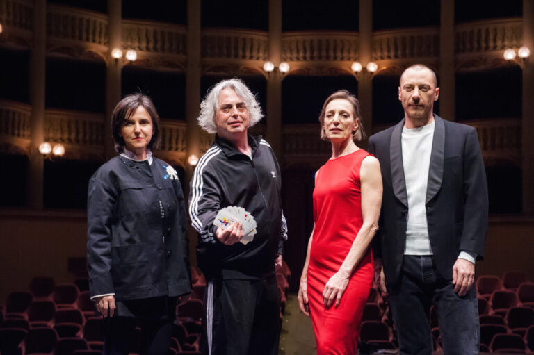 TEATROLTRE, A PESARO MARTEDÌ 20 GENNAIO L’ATTESO “ABRACADABRA” DI BABILONIA TEATRI