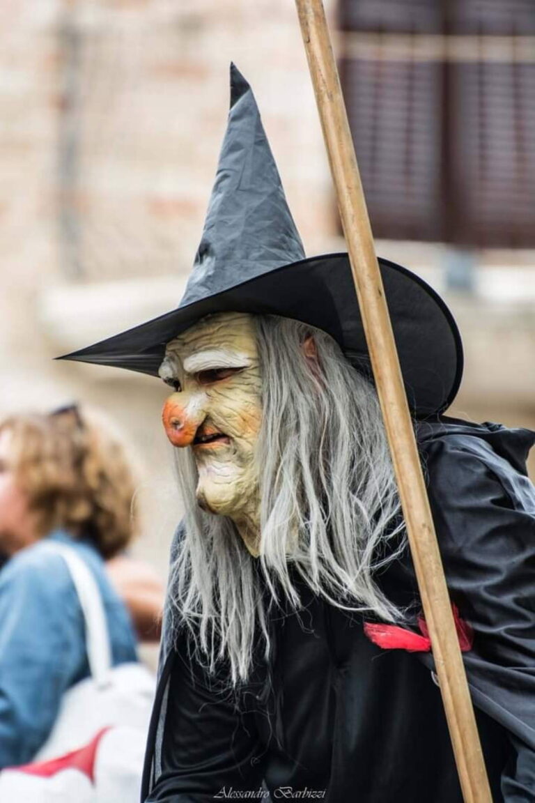 la Befana vien di notte