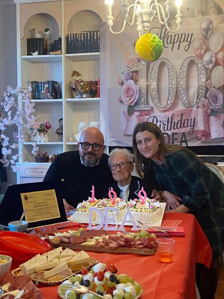 Centesimo compleanno della cittadina Dea Alzapiedi