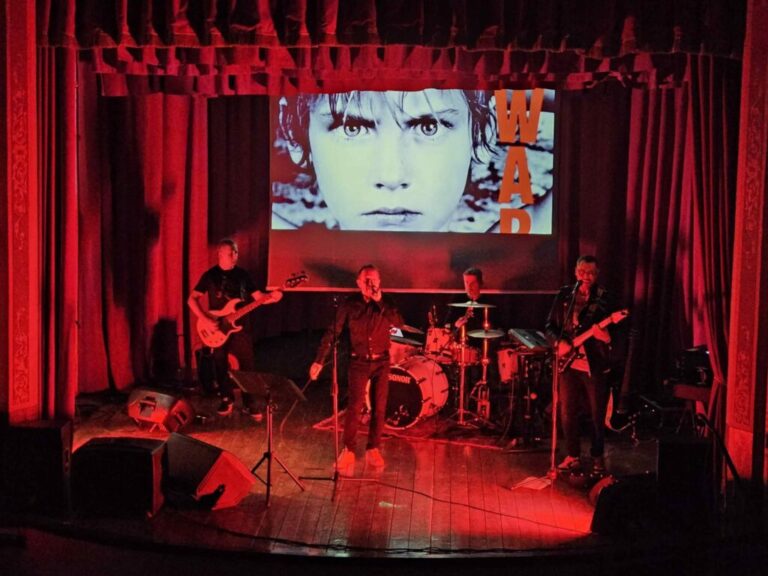 GRADARA, SABATO 31 GENNAIO AL TEATRO COMUNALE “GLI U2 E LE SACRE SCRITTURE” CON GIOVANNI GREGORINI E LA BAND RED ROCKS