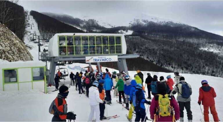 Sul Monte Catria nel week-end si scia. E tornano gli Après-ski