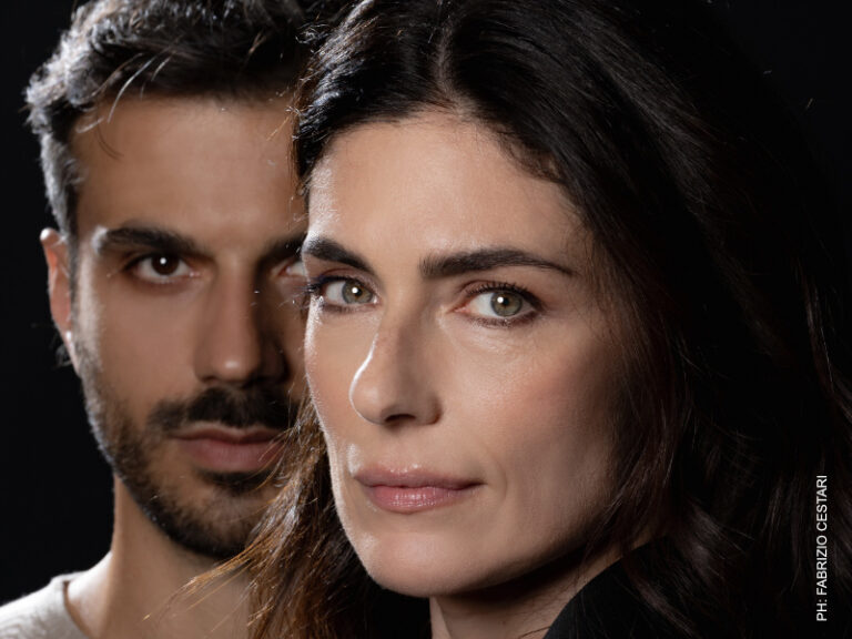 GIOVEDÌ 29 GENNAIO AL TEATRO ROSSINI DI CIVITANOVA MARCHE E VENERDÌ 30 GENNAIO AL TEATRO LA FENICE DI SENIGALLIA ANNA VALLE E GIANMARCO SAURINO PORTANO IN SCENA “SCANDALO”, UNO SPETTACOLO DI IVAN COTRONEO