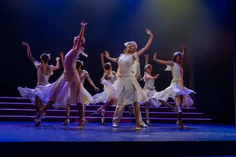 CANTANDO SOTTO LA PIOGGIA alle Muse