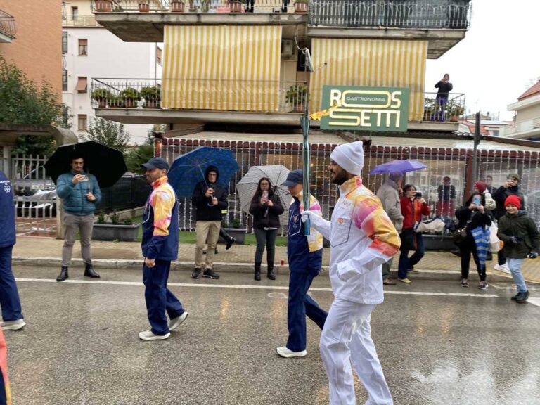 è la Fiamma Olimpica dei Giochi Invernali di Milano Cortina 2026