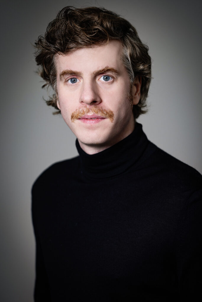 CORRIDONIA, CON “TOCCANDO IL VUOTO” LODO GUENZI RIPARTE VENERDÌ 27 DAL TEATRO VELLUTI