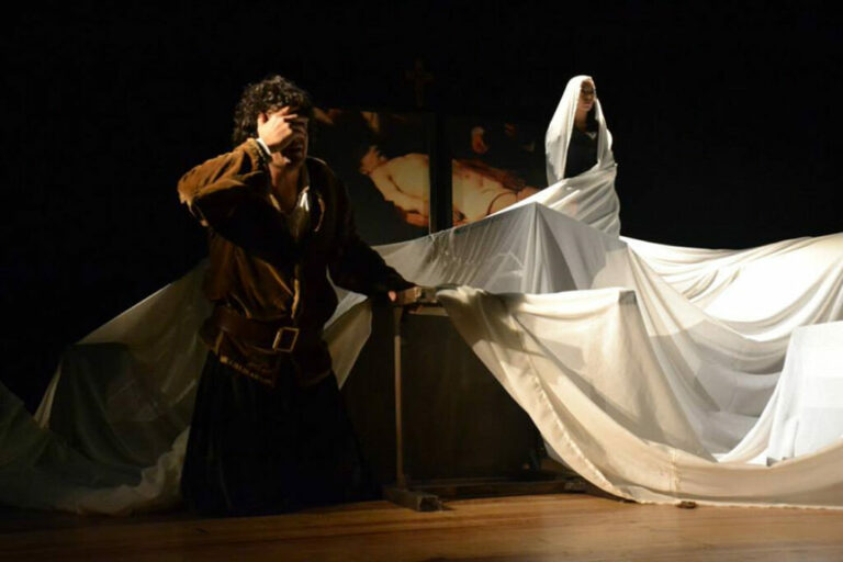 MACERATA FELTRIA, VENERDÌ 13 FEBBRAIO LA COMMEDIA UMANA DI DON ABBONDIO DELLA COMPAGNIA I GUITTI AL TEATRO BATTELLI