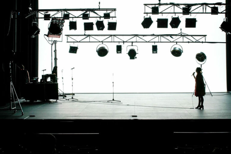 I TEATRI DI PESARO LUOGHI DI CREAZIONE ARTISTICA CON “RAM. RESIDENZE ARTISTICHE MARCHIGIANE”: GIOVEDÌ 19 FEBBRAIO ALLA SALA DELLA REPUBBLICA “CANTIERE APERTO PER IL NUMERO ESATTO” DI FABIO PISANO