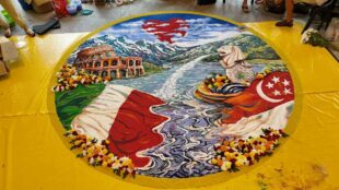 L’Infiorata di Montefiore dell’Aso rappresenta l’Italia al World Rangoli Flower Carpet di Singapore