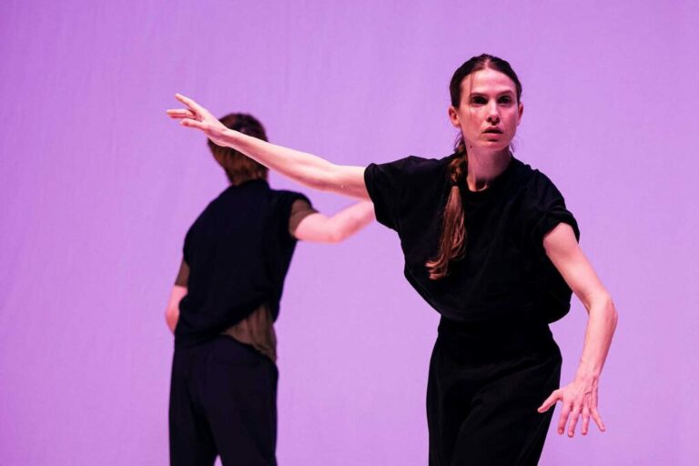 A PESARO DOMENICA 1 MARZO “SE DOMANI” DI ELISA SBARAGLI: LA DANZA DELLA CRISI CHE INTERROGA IL NOSTRO TEMPO