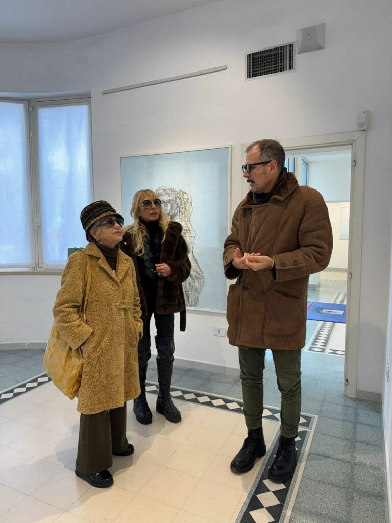 Visita d’eccezione alla Palazzina Azzurra per la mostra di Rodrigo Blanco