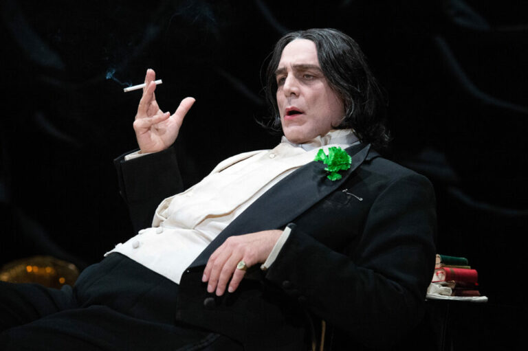 DANIELE PECCI È OSCAR WILDE: POESIA E MALINCONIA IN “DIVAGAZIONI E DELIZIE” GIOVEDÌ 5 MARZO AL TEATRO SPONTINI DI MAIOLATI