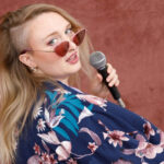 VENERDÌ 10 APRILE STAND-UP COMEDY AL TEATRO COMUNALE DI MOMBAROCCIO CON GIULIA CERRUTI IN “MONOLOGO DI DONNA CON PECORINO”