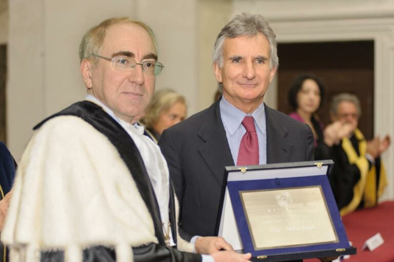 giornata-laureato-2013_Andrea-Angeli-con-rettore-Luigi-Lacche