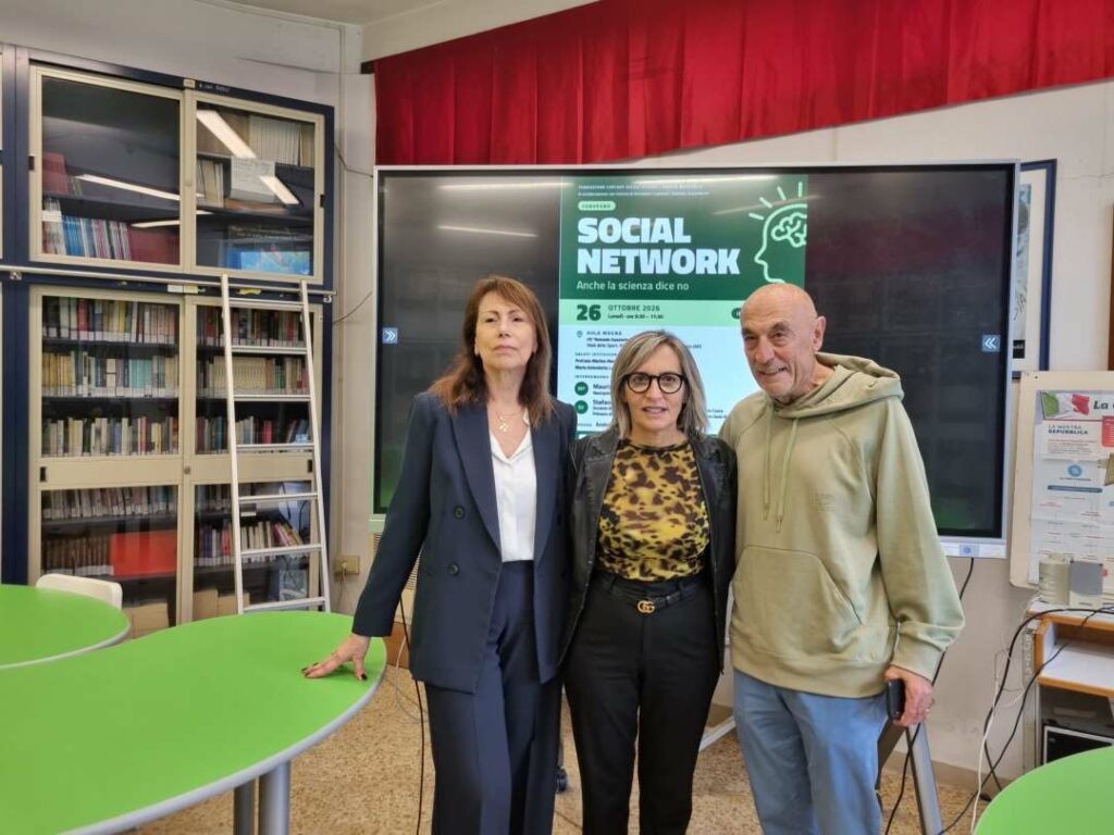 da-sx-dirigente-del-Guastaferro-profssa-Marina-Marziale-Sonia-Roscioli-dellassociazione-Pedale-Rossoblu-e-il-giornalista-Andrea-Barchiesi-moderatore-del-convegno